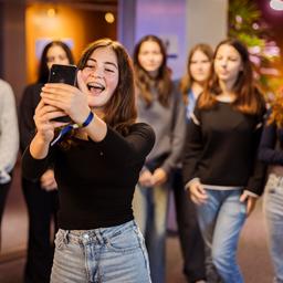 Teilnehmerinnen beim ARD-Jugendmedientag 2024 beim Bayerischen Rundfunk (BR)